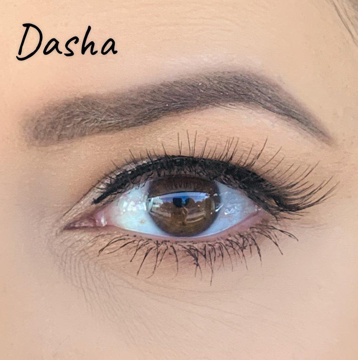 A woman's eye with long Silk Magnetic Lashes from Lash Tribe and the word daha.