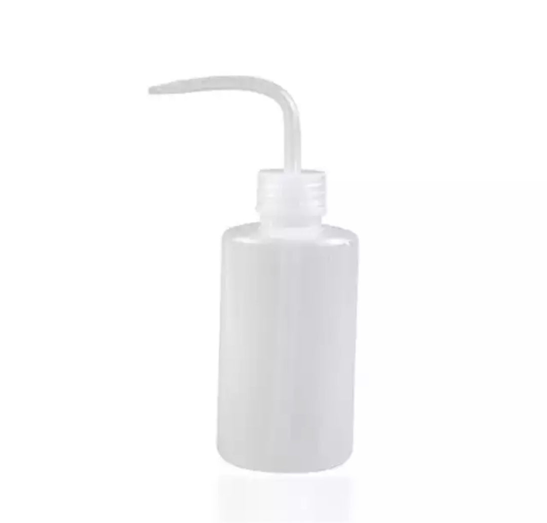a Plastic Squeeze Water Bottle with a white handle manufactured by Lash Tribe.